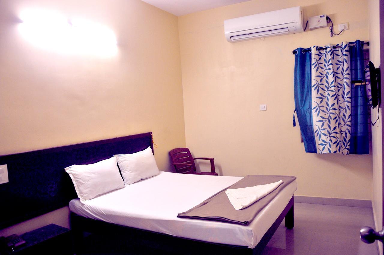 Ksr Grands Hotell Tirupati Exteriör bild